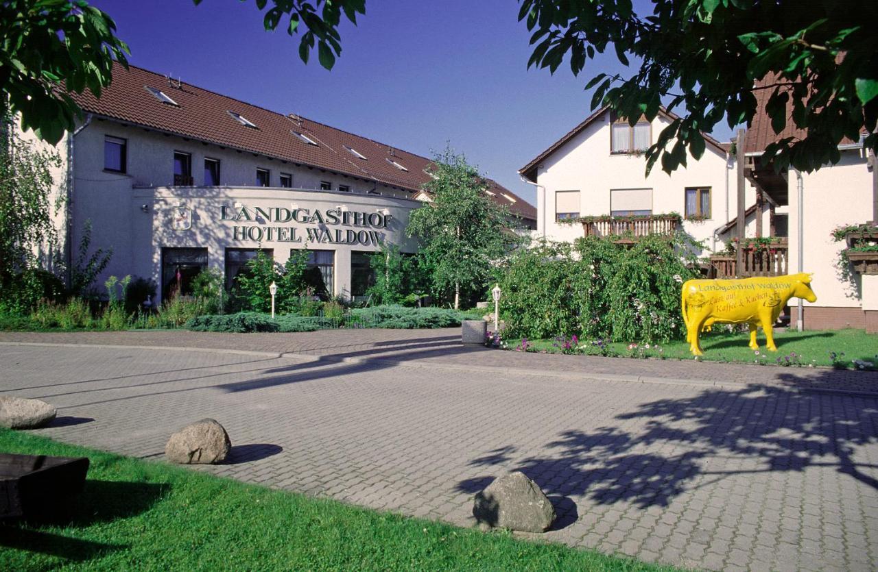 Landgasthof & Hotel Waldow Guben Exterior photo